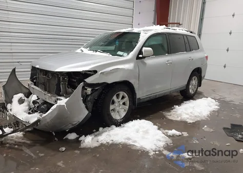 2012 Toyota Highlander Base V6 из США, поврежденный, VIN 5TDBK3EH0CS147004
